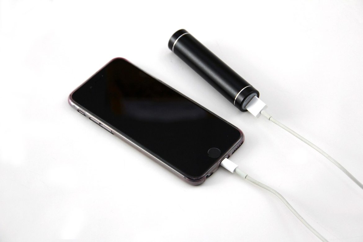 Apple Reportedly Planning AI-Based Battery Management in iOS 19, Considering iPhone Price Hikes